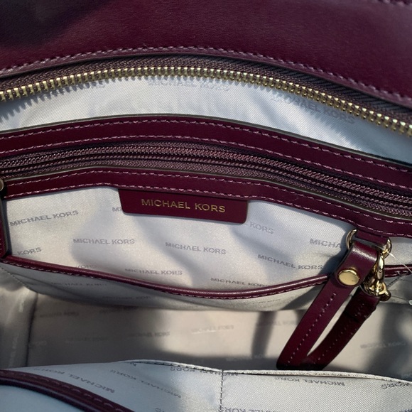 Purple monogrammed Michael Kors purse - Picture 5 of 8